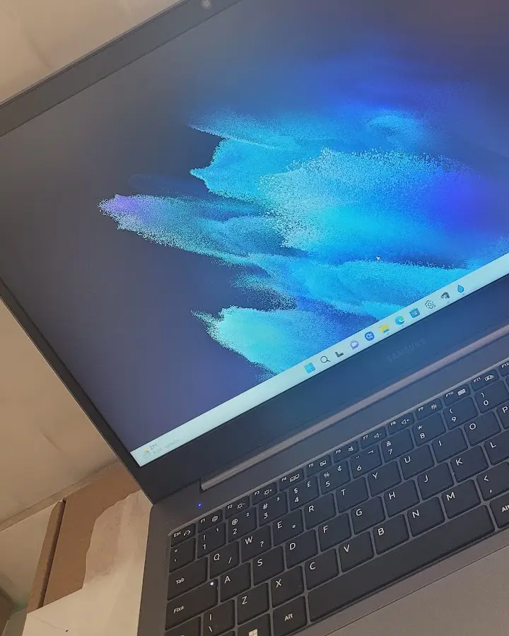 Notebook Samsung com Windows, pronto para entrega
